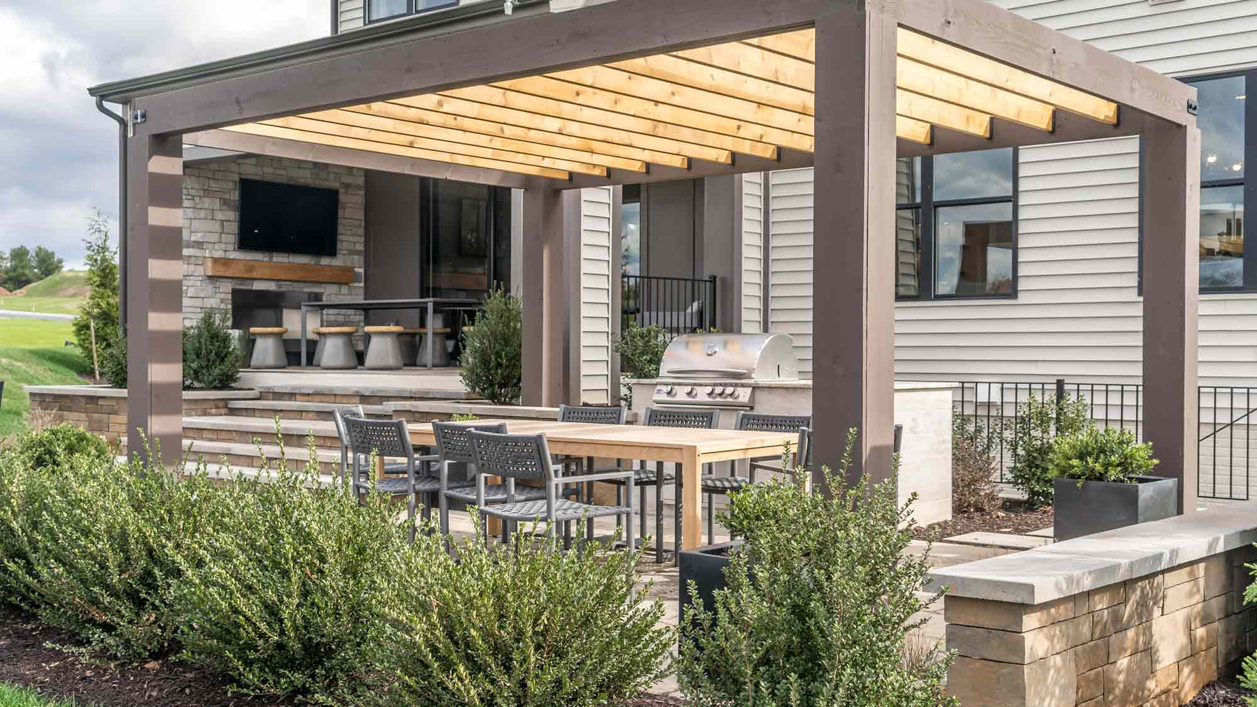 How to Choose The Right Tiles For Your Outdoor Kitchen