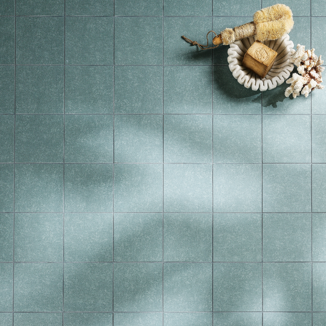 Image of Aventuras_Blue_FIeld_TIle