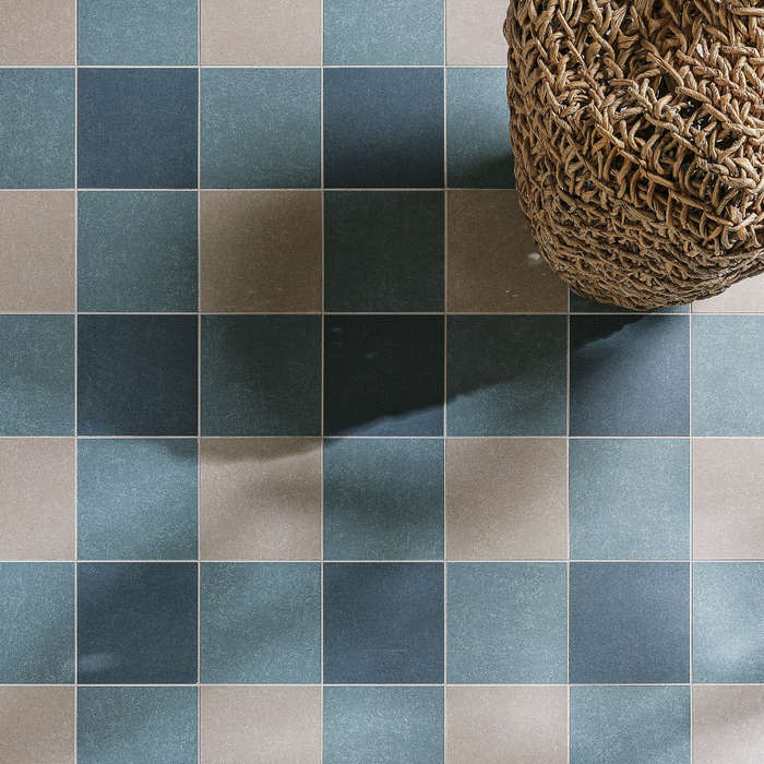 Aventuras Blue, Navy and Ecru Field