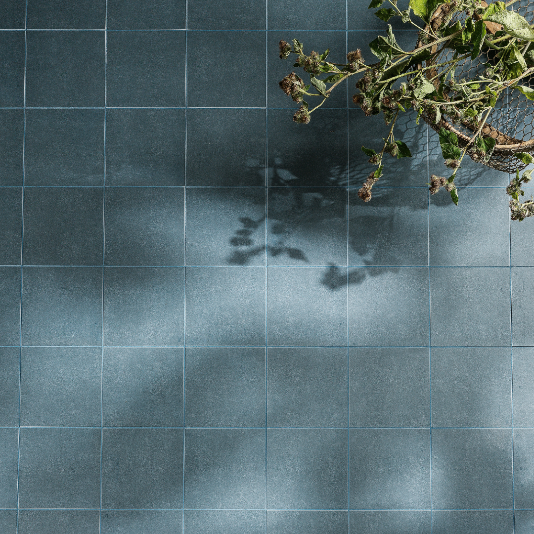 Image of Aventuras_Navy_Field