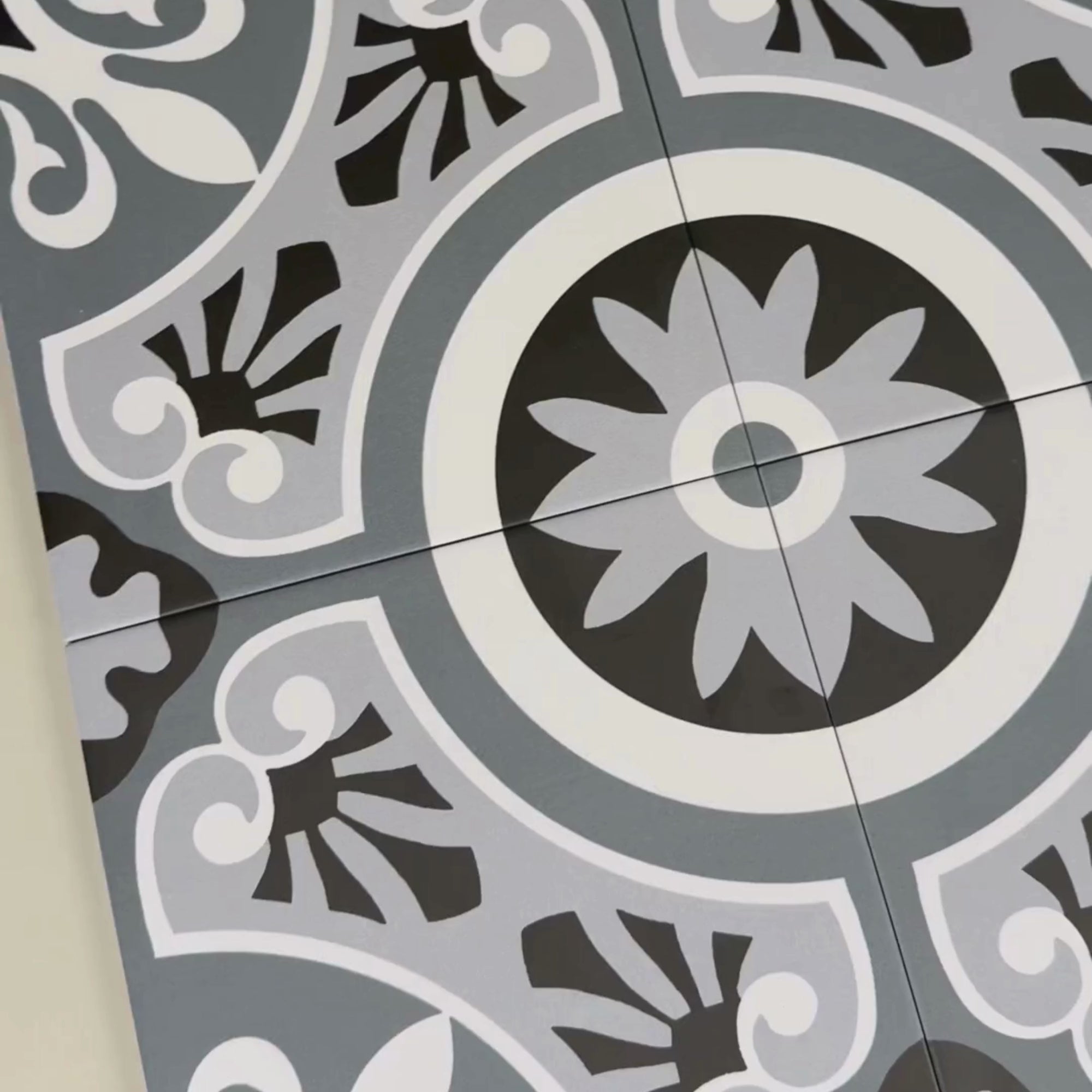 Image of Heritage Gris Pattern tile 22.5x22.5cm