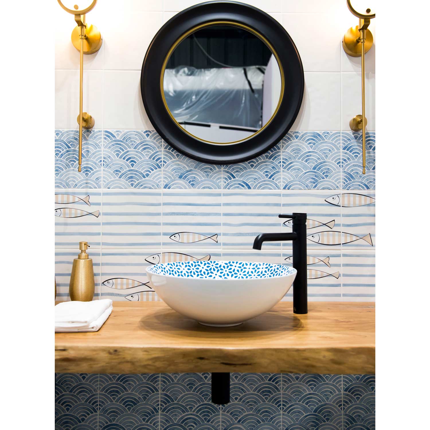 Image of Berta Blanco-M 20x20cm-Ceramic wall tile-Vives ceramica-tile.co.uk